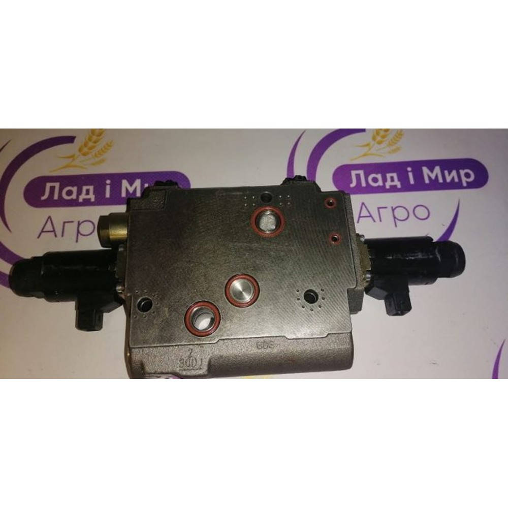 3796179M2 Control Valve (Agco)