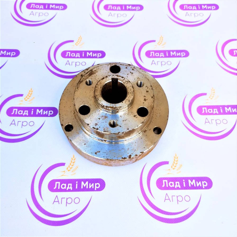 183333C1 Fan Drive Hub for Pre-Cleaning, 2388, 5088 (CNH)