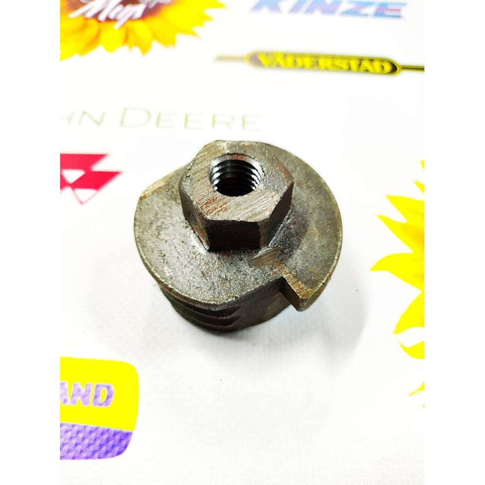 406-010D Plug (GREAT PLAINS)