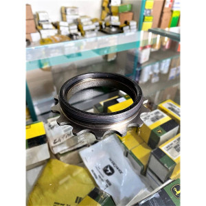 R163977 Гайка (John Deere)