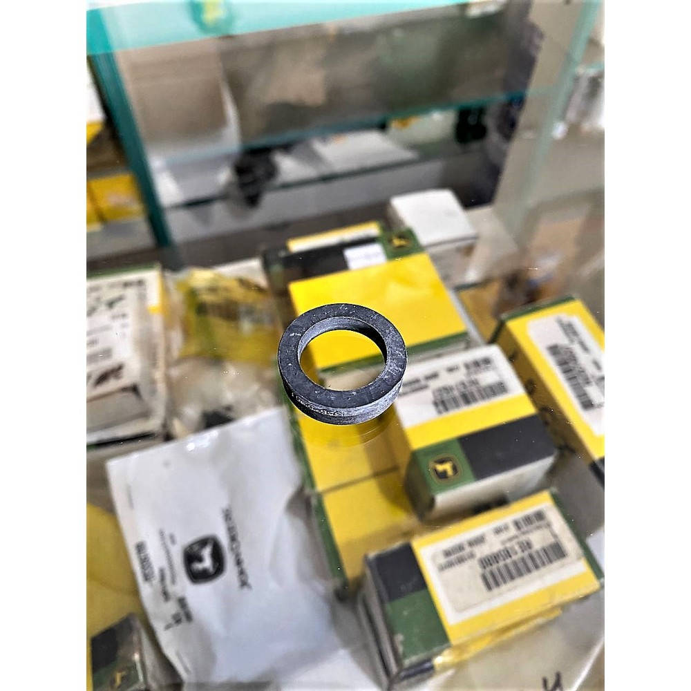 R231299 Сальник (John Deere)