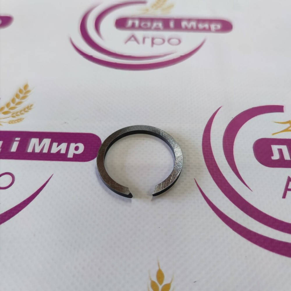 R47545 spring ring (John Deere)