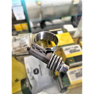 R524513 Clamp (John Deere)