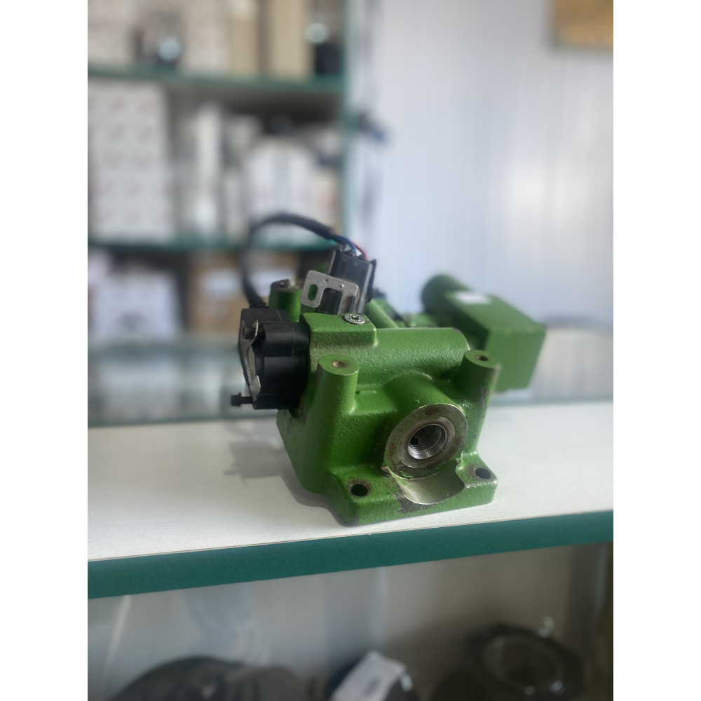 AH218057-US Zawór elektromagnetyczny używany (John Deere (ВЖИВАНЕ) (USED))