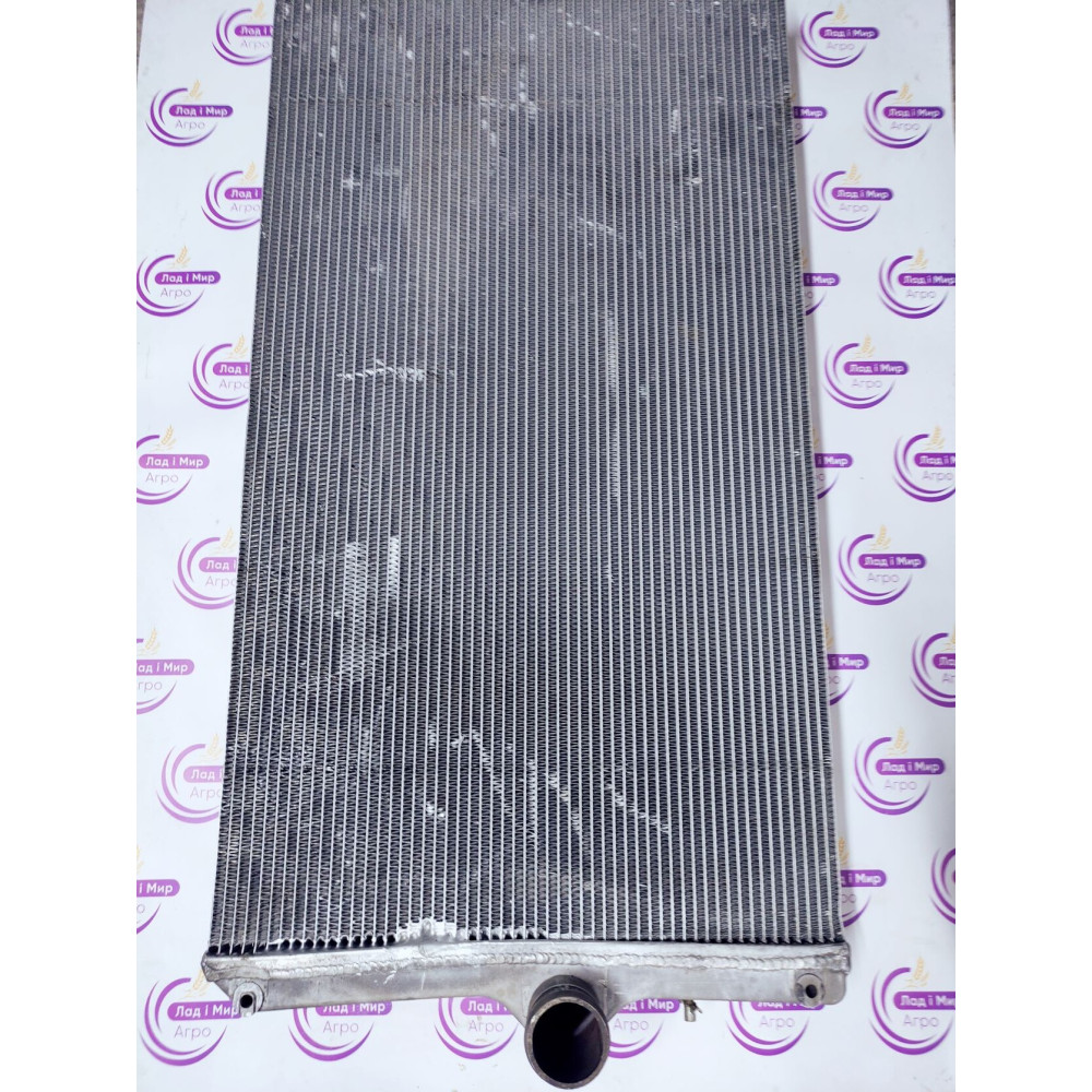 RE330645 Radiator (John Deere)