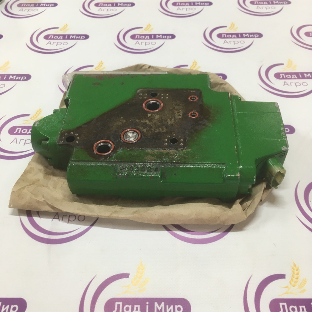 RE308284-US Zawór hydrauliczny ( РОЗІБРАНИЙ ) БЕЗ RE567656, RE580941 (John Deere (ВЖИВАНЕ) (USED))