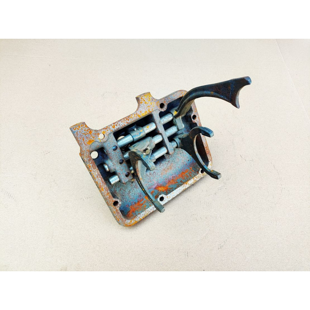 53-1702010 Upper Gearbox Cover (Various Manufacturers)