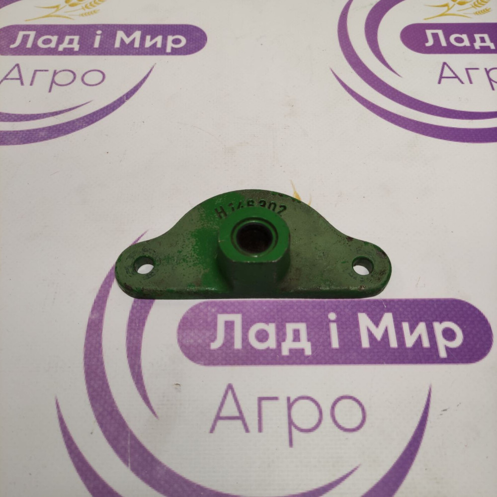H146302 Support (John Deere)
