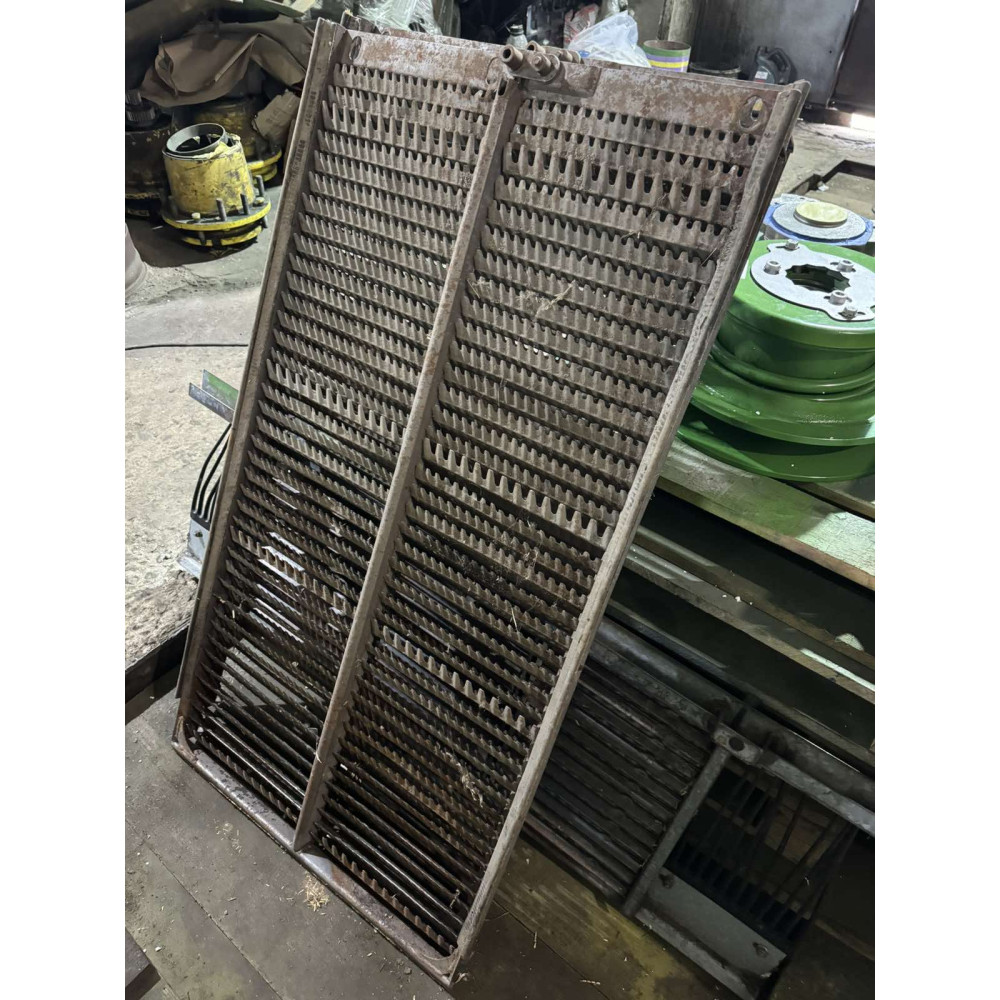 AH172942-US Screen (John Deere (USED)